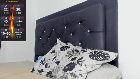 Snapshot of santi_brown1 chatting on July 28, 7:39 pm Santibrown online show from July 28, 7:39 pm