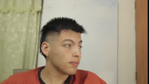 Snapshot of santi_henao chatting on December 3, 5:53 am Santiago Henao online show from December 3, 5:53 am