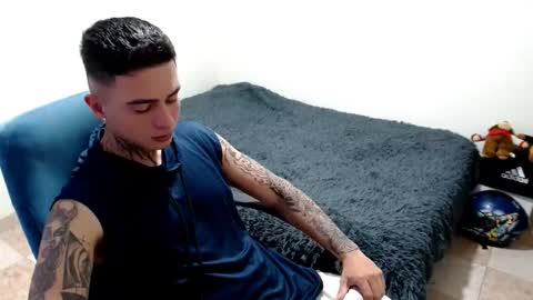 Snapshot of santi_ss chatting on October 27, 7:07 pm santi_ss online show from October 27, 7:07 pm