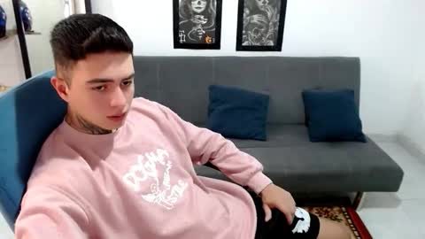 Snapshot of santi_ss chatting on November 5, 2:39 pm santi_ss online show from November 5, 2:39 pm