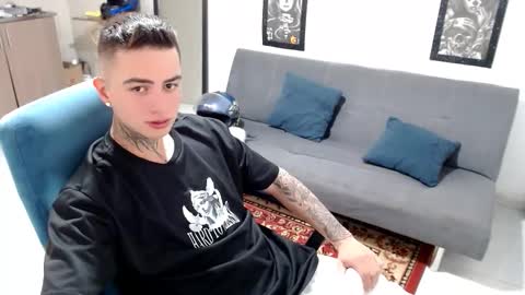 Snapshot of santi_ss chatting on November 9, 2:59 pm santi_ss online show from November 9, 2:59 pm