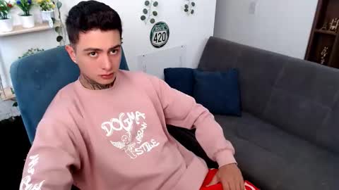 santi_ss online show from March 11, 3:18 pm