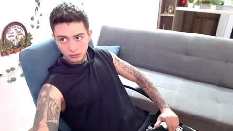 santi_ss online show from April 2, 2:04 pm