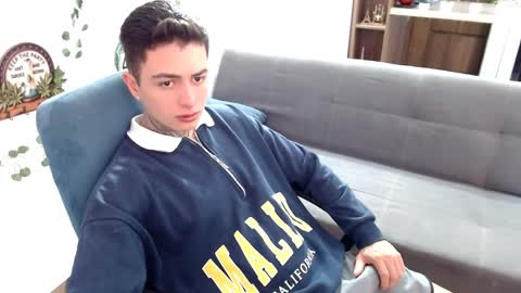 santi_ss online show from April 4, 2:36 pm