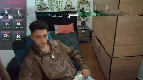 Snapshot of santi_ss chatting on April 21, 1:42 am santi_ss online show from April 21, 1:42 am