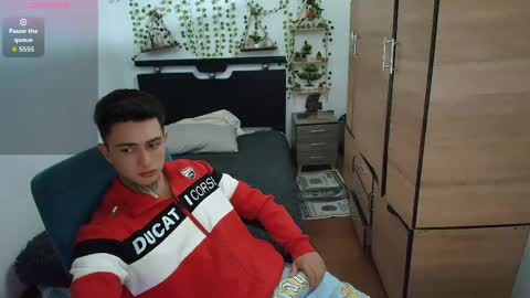 Snapshot of santi_ss chatting on April 25, 1:41 am santi_ss online show from April 25, 1:41 am