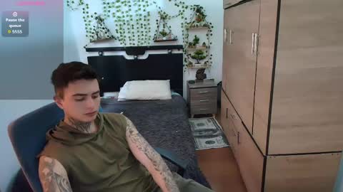 Snapshot of santi_ss chatting on April 25, 4:15 pm santi_ss online show from April 25, 4:15 pm