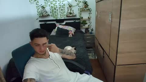 Snapshot of santi_ss chatting on May 3, 12:38 am santi_ss online show from May 3, 12:38 am