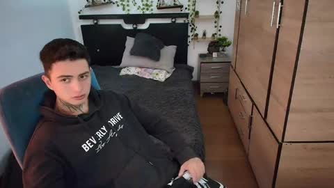 Snapshot of santi_ss chatting on May 18, 2:12 pm santi_ss online show from May 18, 2:12 pm