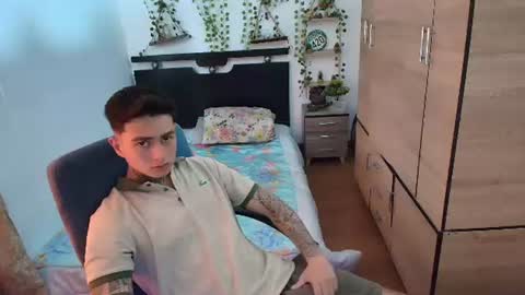 santi_ss online show from July 10, 3:14 pm