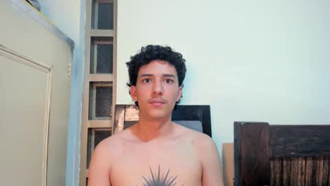 Snapshot of santi_twink19 chatting on October 4, 4:32 am santi_twink19 online show from October 4, 4:32 am