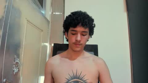 Snapshot of santi_twink19 chatting on November 29, 9:29 pm santi_twink19 online show from November 29, 9:29 pm