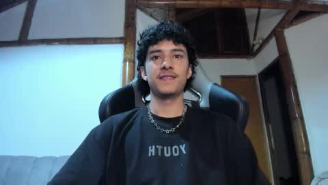 santi_twink19 online show from February 16, 5:36 am