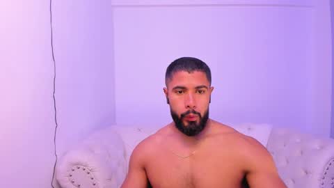 Snapshot of santiago_huntt chatting on January 18, 1:08 pm santiago_huntt online show from January 18, 1:08 pm
