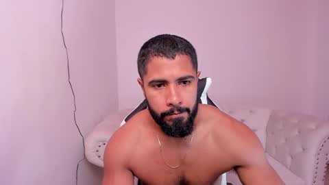 Snapshot of santiago_huntt chatting on February 26, 12:36 pm santiago_huntt online show from February 26, 12:36 pm