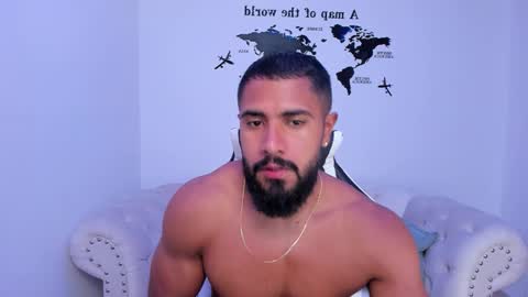Snapshot of santiago_huntt chatting on September 13, 12:38 pm santiago_huntt online show from September 13, 12:38 pm