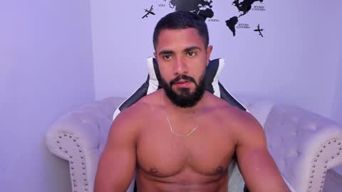 Snapshot of santiago_huntt chatting on September 18, 8:11 pm santiago_huntt online show from September 18, 8:11 pm