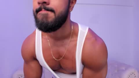 Snapshot of santiago_huntt chatting on October 13, 8:20 pm santiago_huntt online show from October 13, 8:20 pm