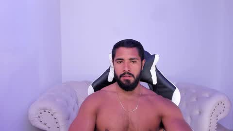 Snapshot of santiago_huntt chatting on October 19, 3:56 pm santiago_huntt online show from October 19, 3:56 pm