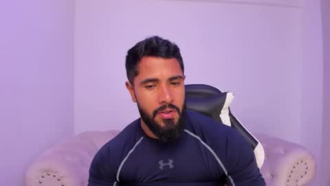 santiago_huntt online show from December 18, 1:11 am