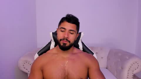 santiago_huntt online show from March 6, 9:33 pm