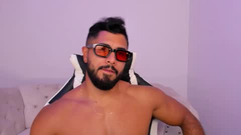 santiago_huntt online show from March 24, 7:41 pm