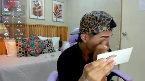 Snapshot of santiago_johnson_ chatting on September 12, 1:33 pm santiago_johnson_ online show from September 12, 1:33 pm