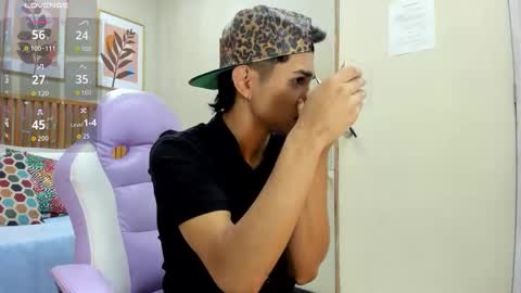 Snapshot of santiago_johnson_ chatting on September 15, 1:22 pm santiago_johnson_ online show from September 15, 1:22 pm