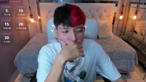 SANTIAGO  online show from April 4, 10:40 pm