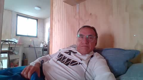 Snapshot of santiago_n chatting on January 14, 3:06 pm santiago_n online show from January 14, 3:06 pm