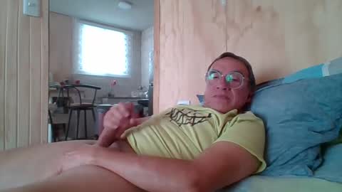 Snapshot of santiago_n chatting on June 15, 4:20 pm santiago_n online show from June 15, 4:20 pm