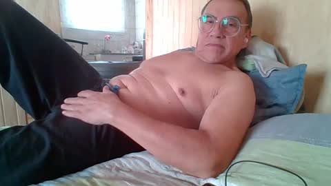 Snapshot of santiago_n chatting on July 20, 3:25 pm santiago_n online show from July 20, 3:25 pm