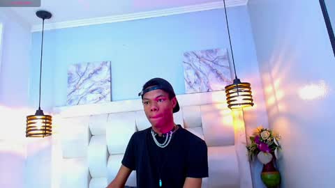 Santiiiiii  online show from April 2, 6:16 pm