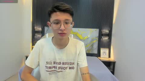 Snapshot of santiago_russo18 chatting on September 9, 12:37 pm santiago_russo18 online show from September 9, 12:37 pm
