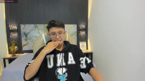 Snapshot of santiago_russo18 chatting on September 10, 12:38 pm santiago_russo18 online show from September 10, 12:38 pm