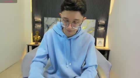 Snapshot of santiago_russo18 chatting on September 12, 12:38 pm santiago_russo18 online show from September 12, 12:38 pm