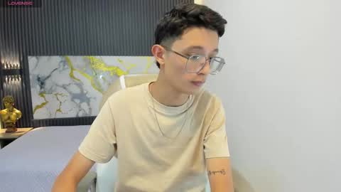 Snapshot of santiago_russo18 chatting on September 14, 1:10 pm santiago_russo18 online show from September 14, 1:10 pm