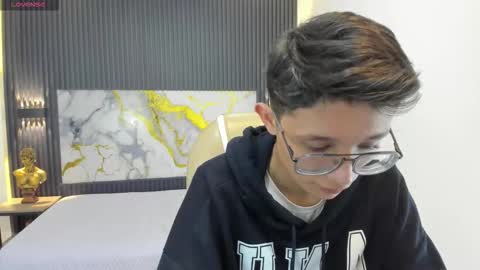 Snapshot of santiago_russo18 chatting on September 15, 1:00 pm santiago_russo18 online show from September 15, 1:00 pm