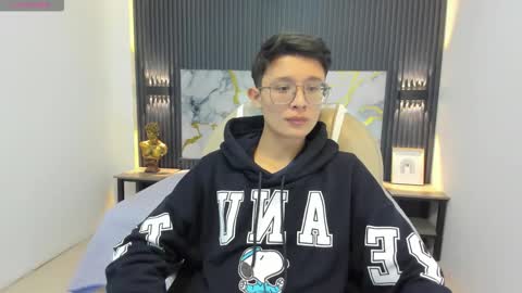 Snapshot of santiago_russo18 chatting on September 17, 12:07 pm santiago_russo18 online show from September 17, 12:07 pm