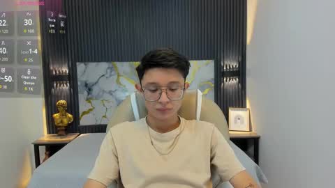 Snapshot of santiago_russo18 chatting on October 3, 12:02 pm santiago_russo18 online show from October 3, 12:02 pm