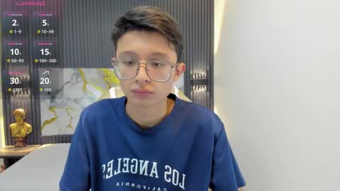 Snapshot of santiago_russo18 chatting on October 5, 12:47 pm santiago_russo18 online show from October 5, 12:47 pm
