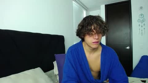 Santii online show from December 17, 4:53 pm