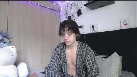 Snapshot of santii_rose chatting on April 23, 1:46 pm Santii online show from April 23, 1:46 pm