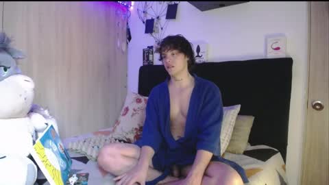 Snapshot of santii_rose chatting on April 28, 4:23 pm Santii online show from April 28, 4:23 pm
