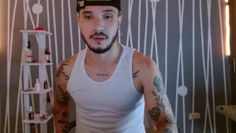 Snapshot of santti_torres chatting on February 25, 3:31 am Santy Torres online show from February 25, 3:31 am