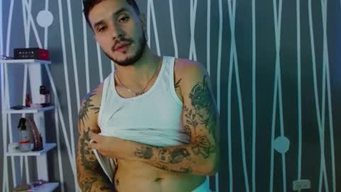 Snapshot of santti_torres chatting on March 11, 3:05 am Santy Torres online show from March 11, 3:05 am