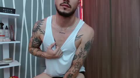 Snapshot of santti_torres chatting on November 5, 3:17 am Santy Torres online show from November 5, 3:17 am