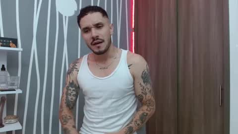 Snapshot of santti_torres chatting on November 29, 5:32 am Santy Torres online show from November 29, 5:32 am