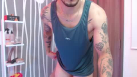 Snapshot of santti_torres chatting on November 30, 4:27 am Santy Torres online show from November 30, 4:27 am