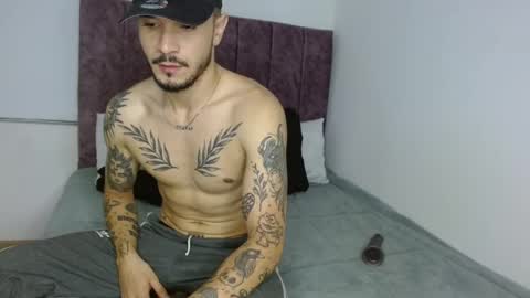 Snapshot of santti_torres chatting on February 6, 5:45 am Santy Torres online show from February 6, 5:45 am